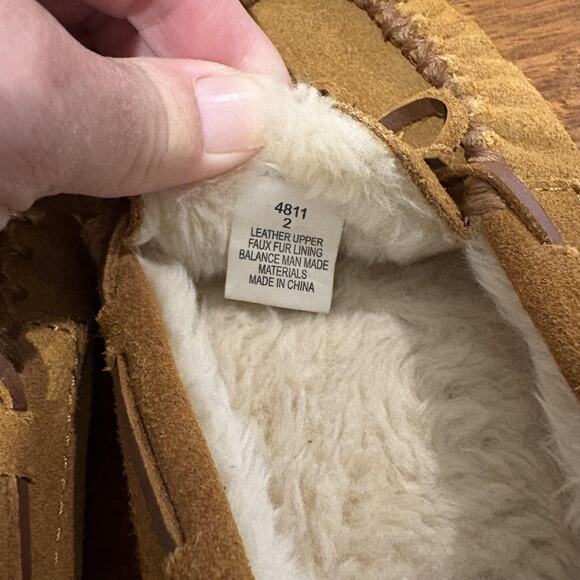 Minnetonka Slippers Youth Size 2 Tan Suede Moccasin Faux Fur Lined Bow 4811 - Picture 3 of 10